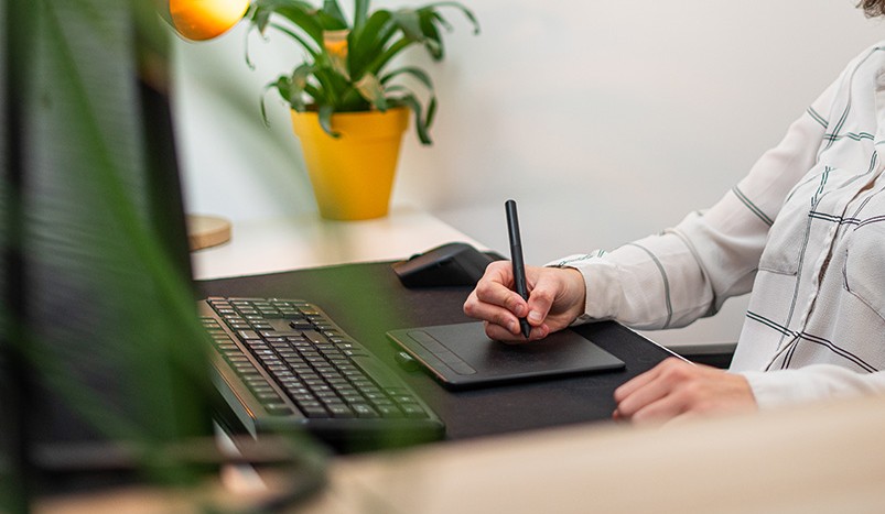 Création graphique avec tablette graphique numérique